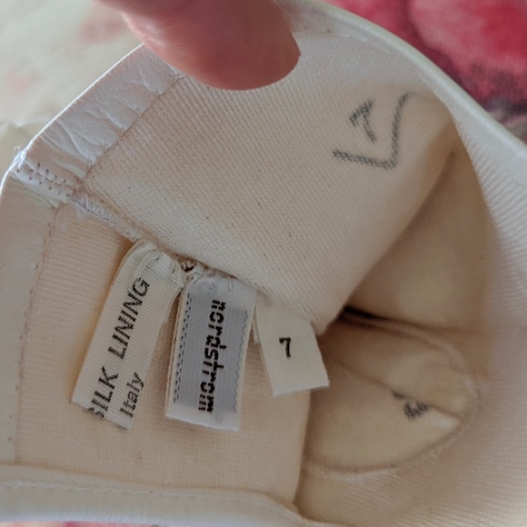 SOLD -- Vintage Nordstrom Italian Off White Soft Leather & Silk Gloves - 7 Med - Picture 2 of 11